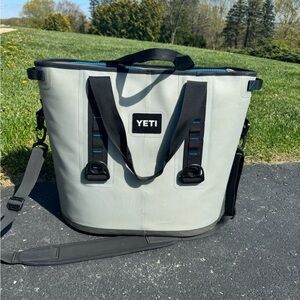 Yeti 40 Hopper